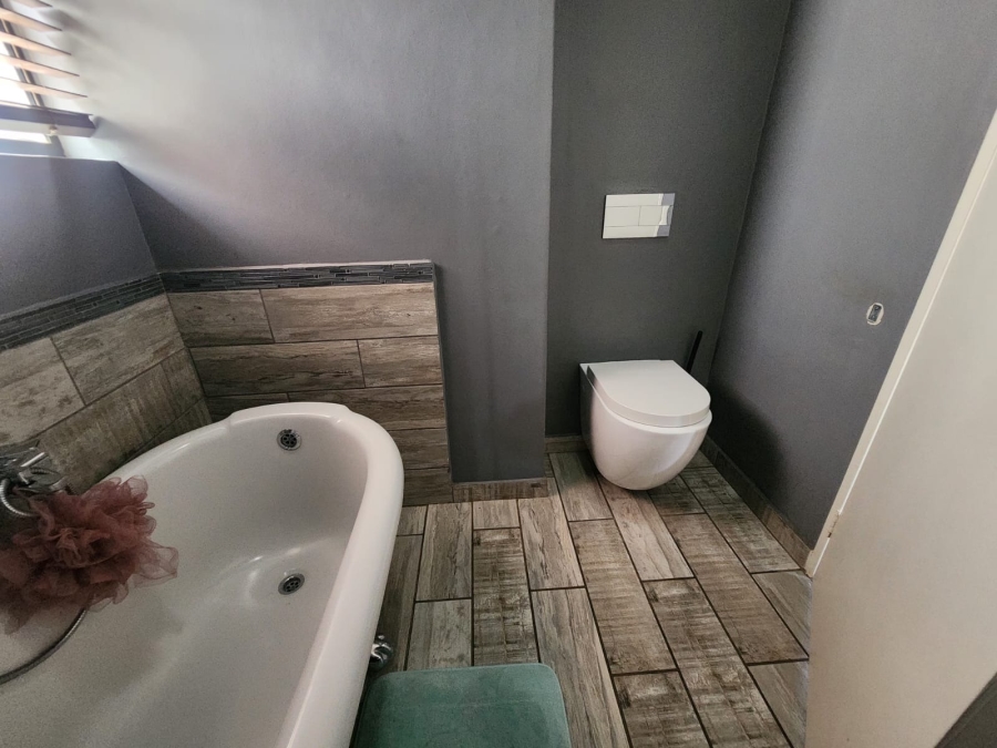 3 Bedroom Property for Sale in Waterkloof East North West